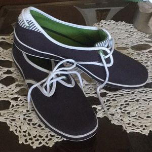 Grasshoppers - Navy & white boat sneakers. Size 9